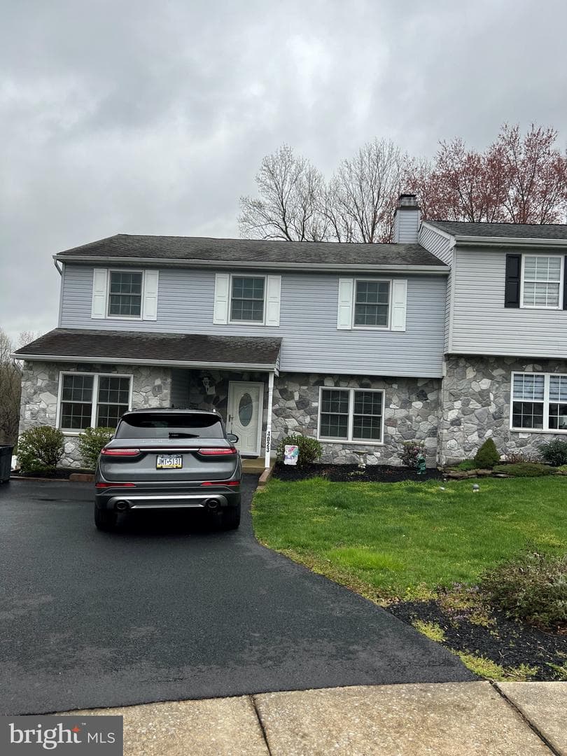 4023 Washington Drive photo 1