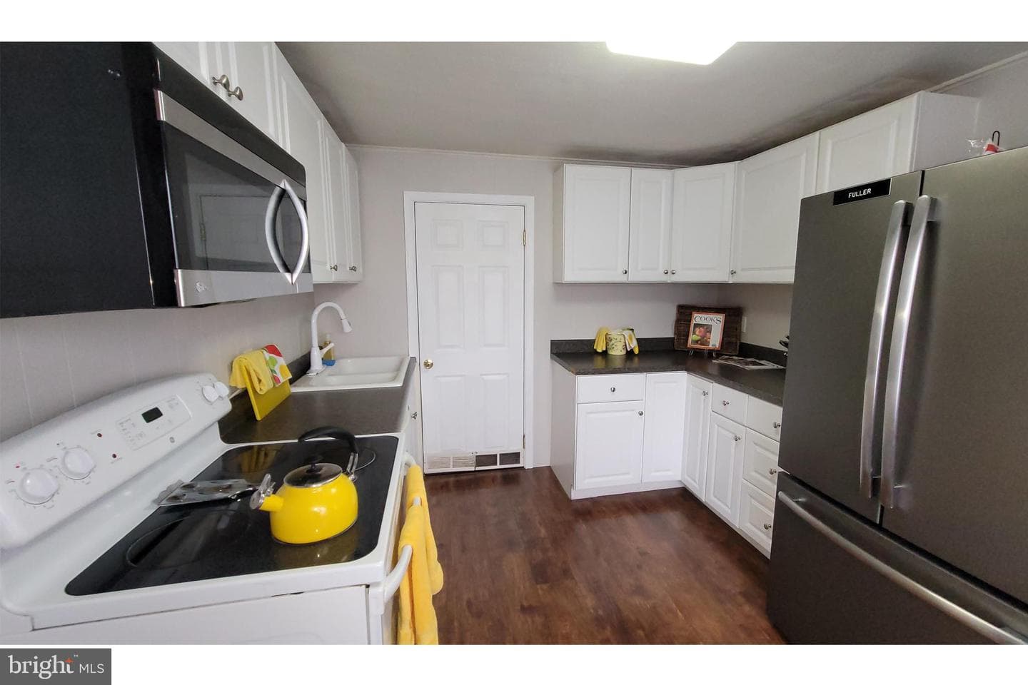 77 Florence Avenue photo 3