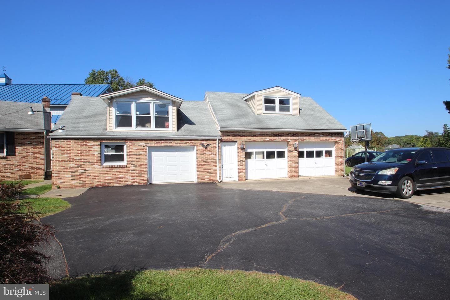 2245 Chichester Avenue photo 3