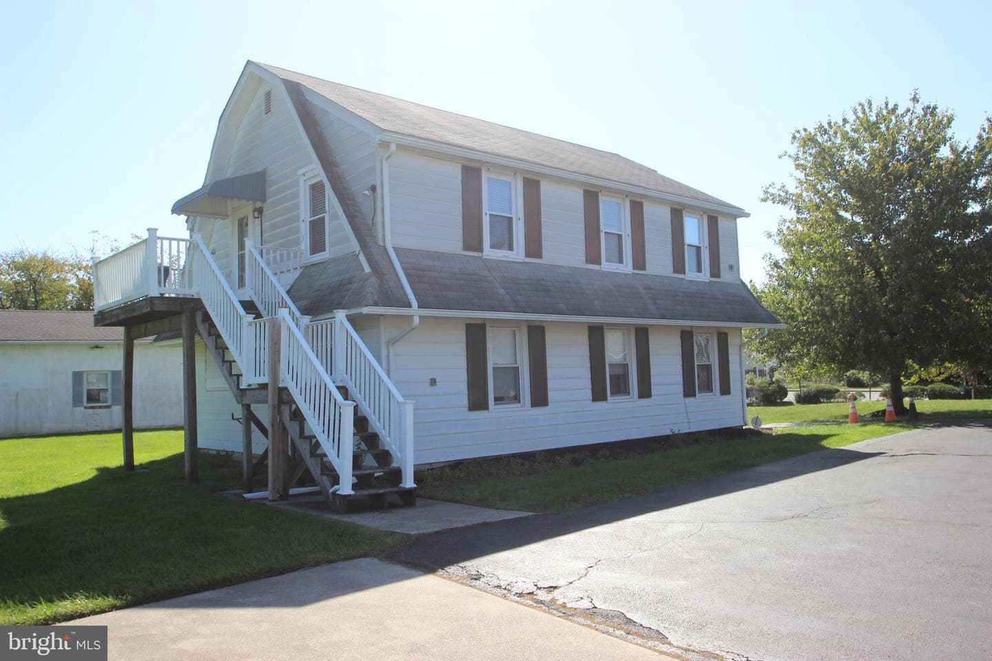 2237 Chichester Avenue photo 1