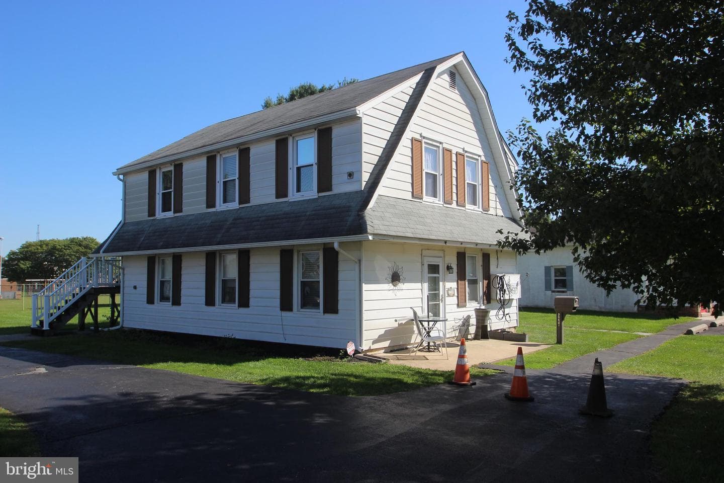 2237 Chichester Avenue photo 2