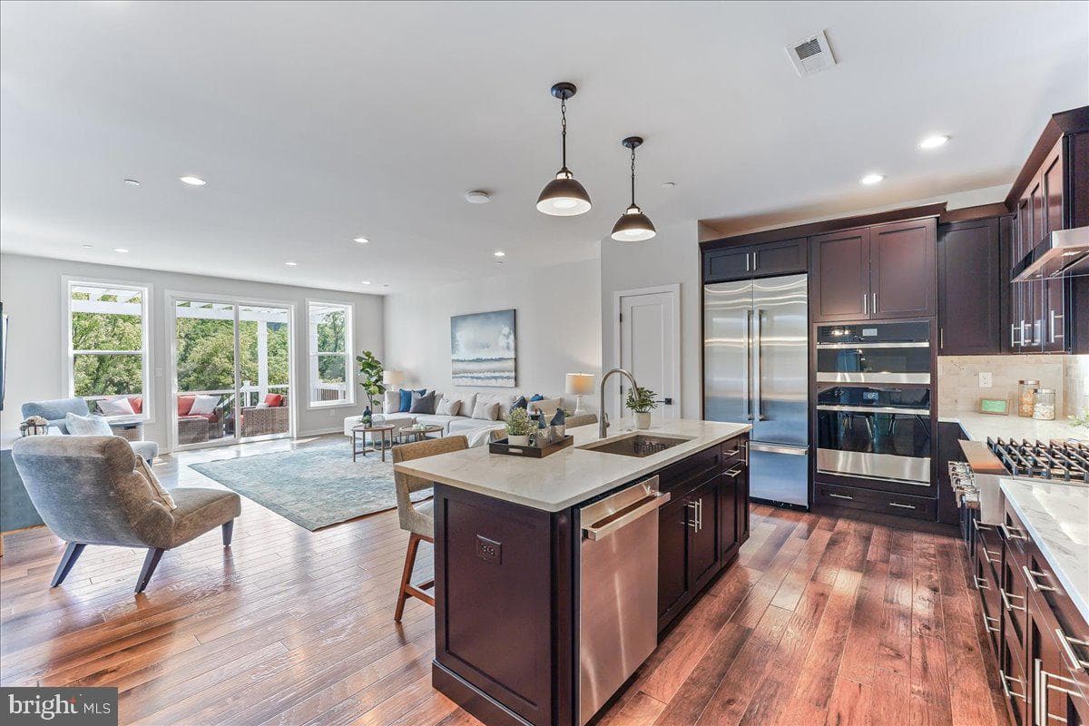 104 Kennedy Drive photo 1