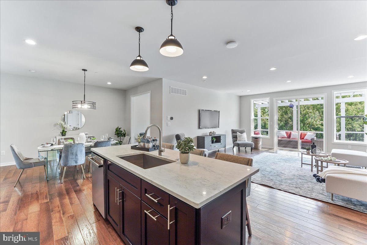 104 Kennedy Drive photo 4