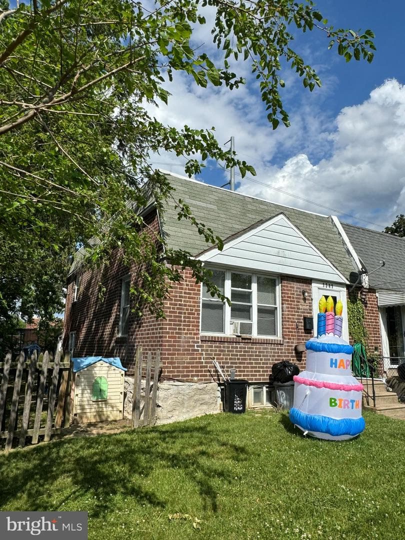 1541 Yates Avenue photo 2