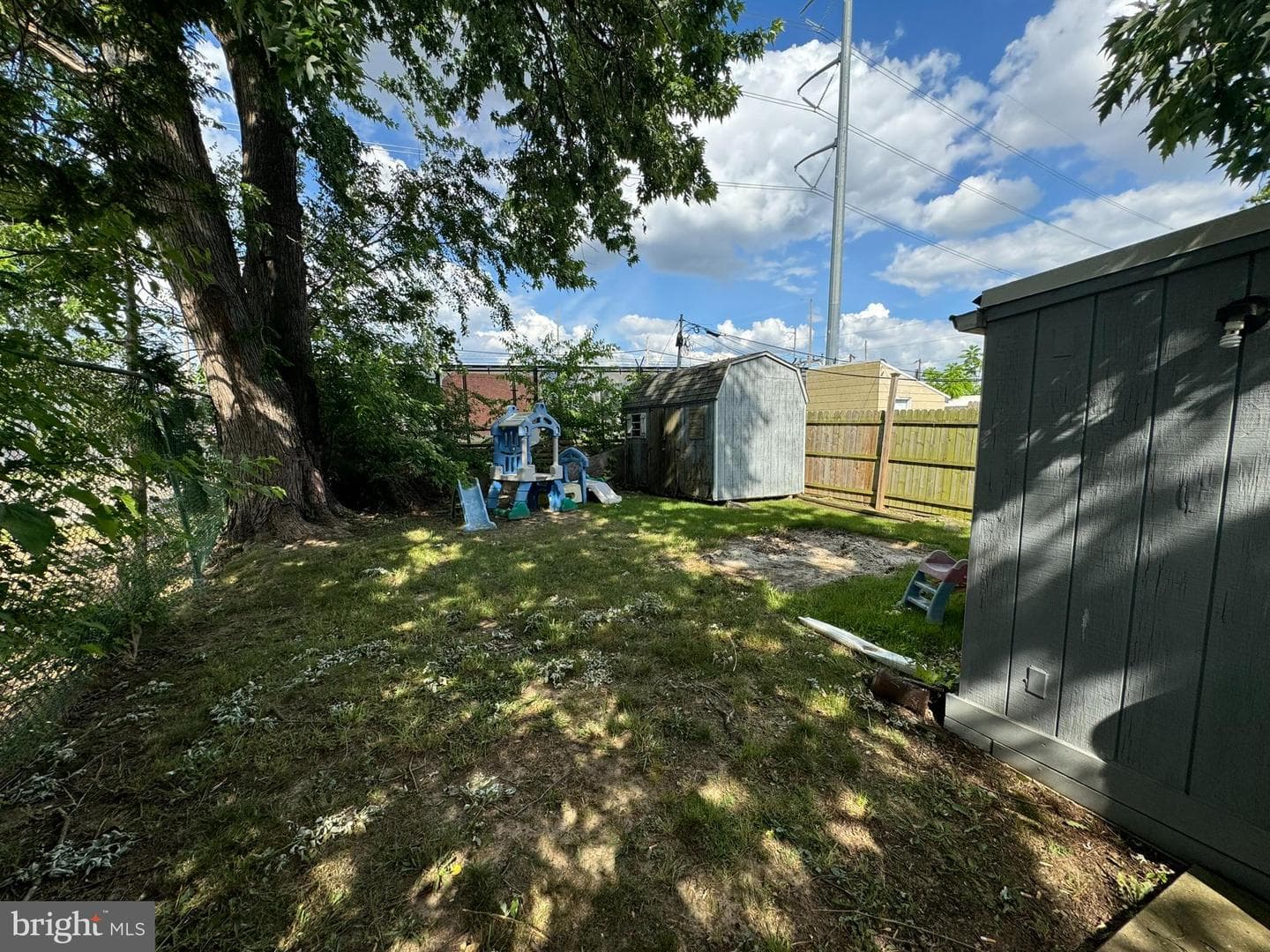 1541 Yates Avenue photo 28