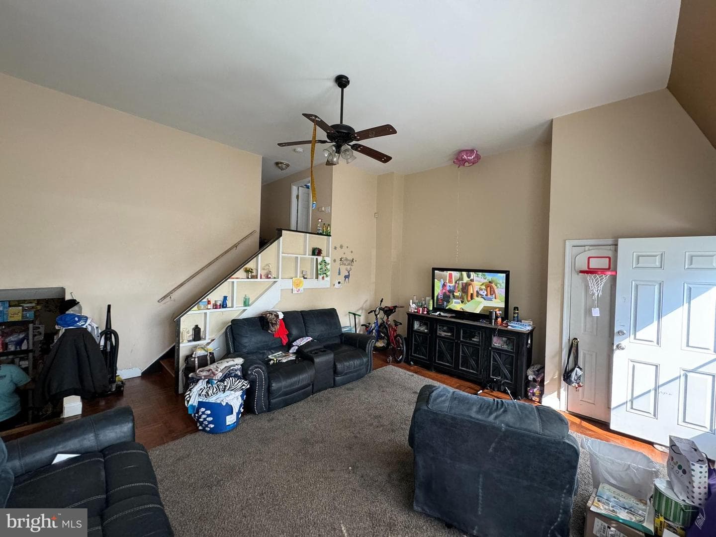 1541 Yates Avenue photo 3
