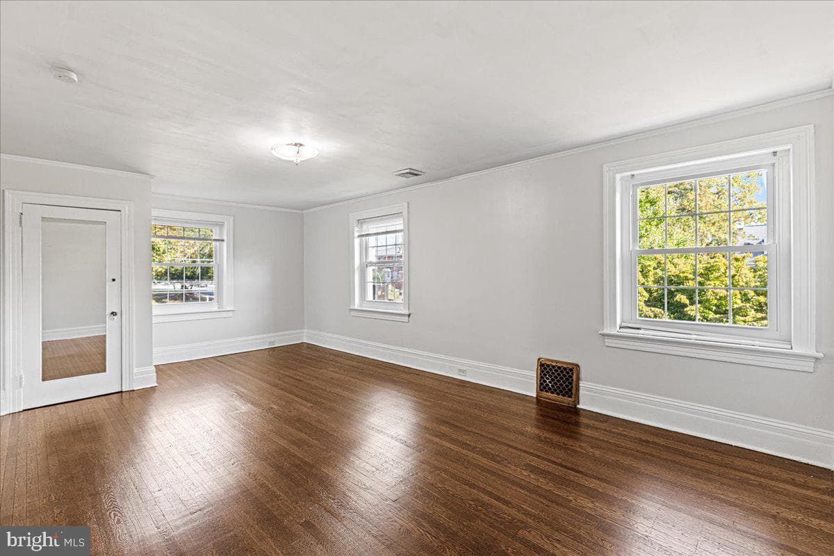 14 N Swarthmore Avenue photo 20