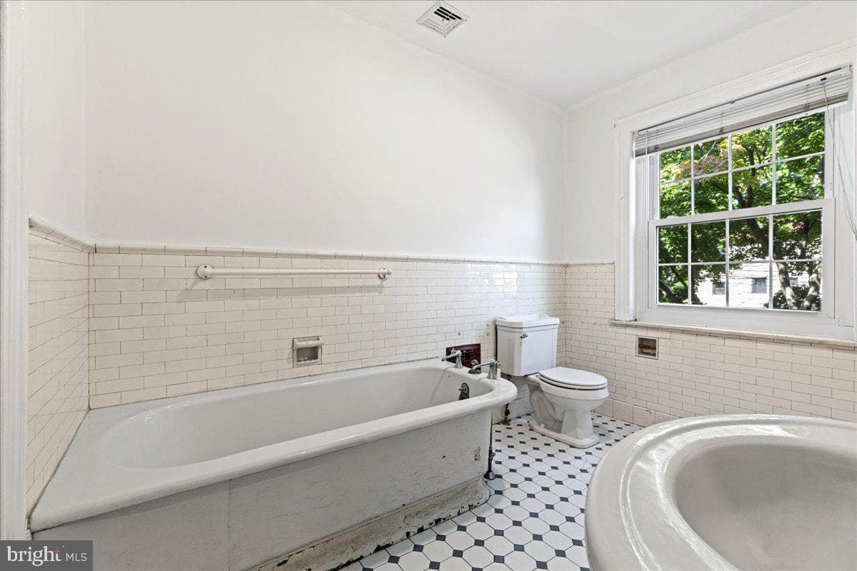 14 N Swarthmore Avenue photo 22