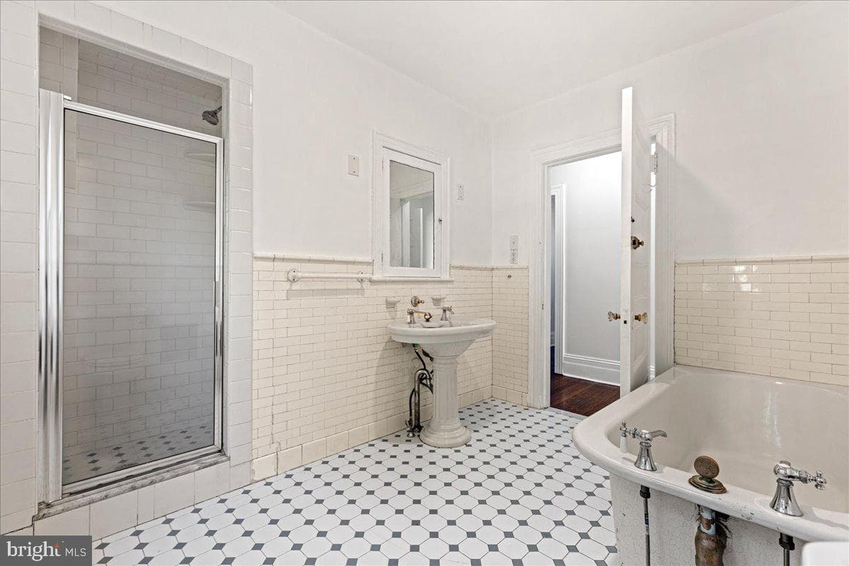 14 N Swarthmore Avenue photo 23
