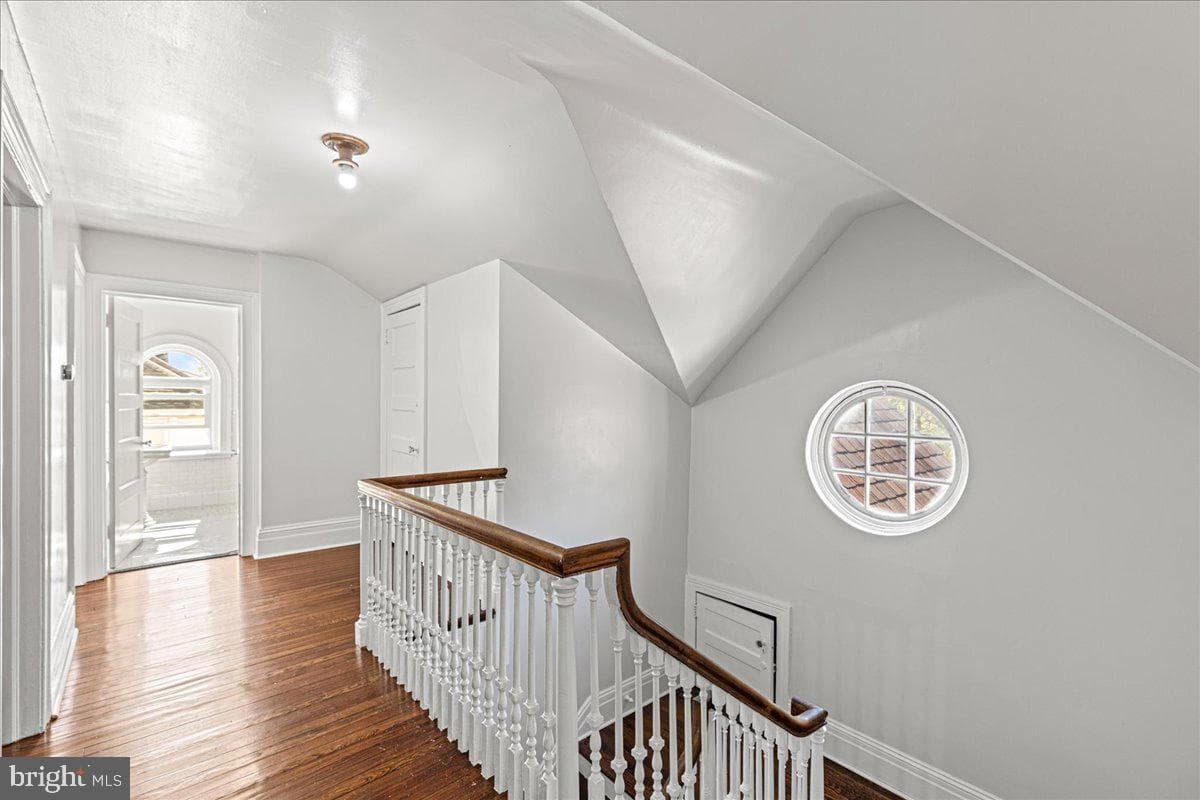14 N Swarthmore Avenue photo 31