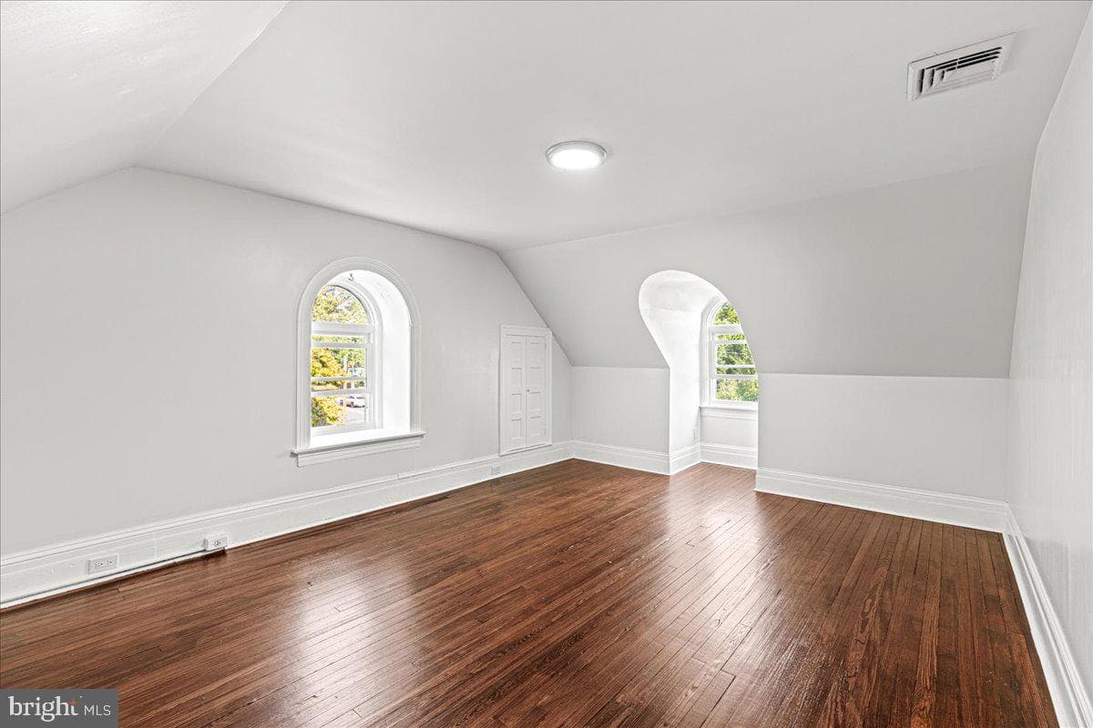 14 N Swarthmore Avenue photo 32
