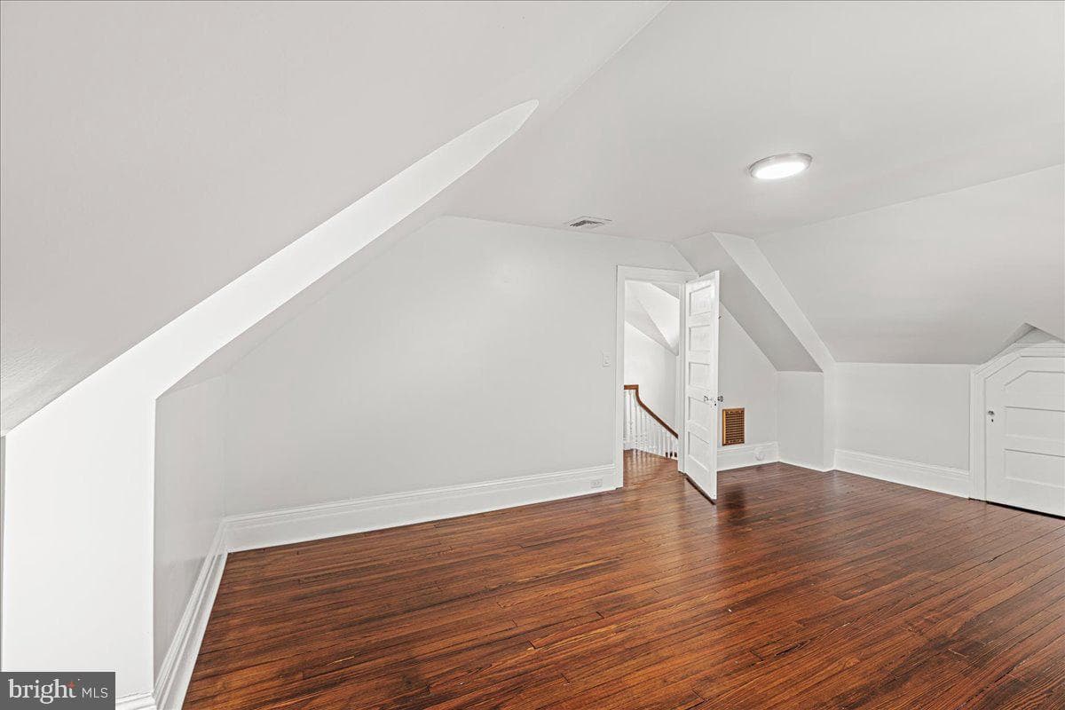 14 N Swarthmore Avenue photo 33
