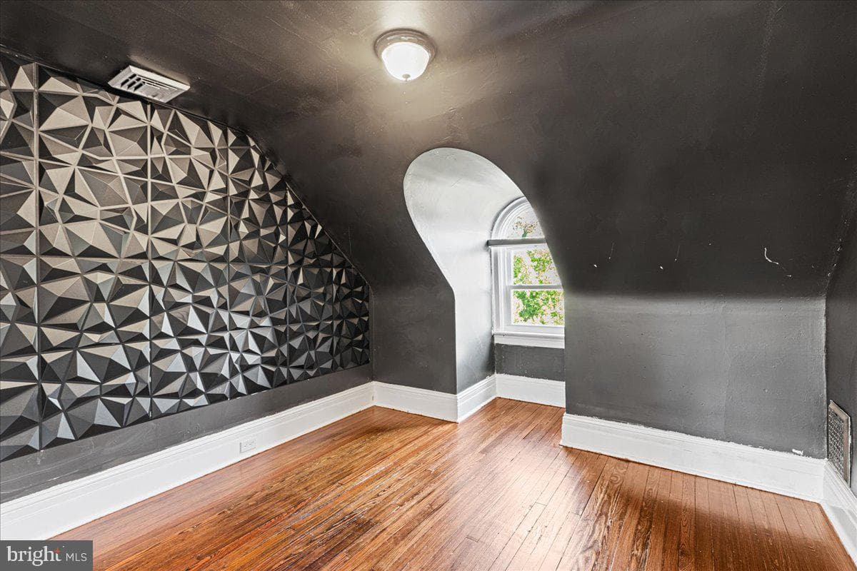 14 N Swarthmore Avenue photo 34
