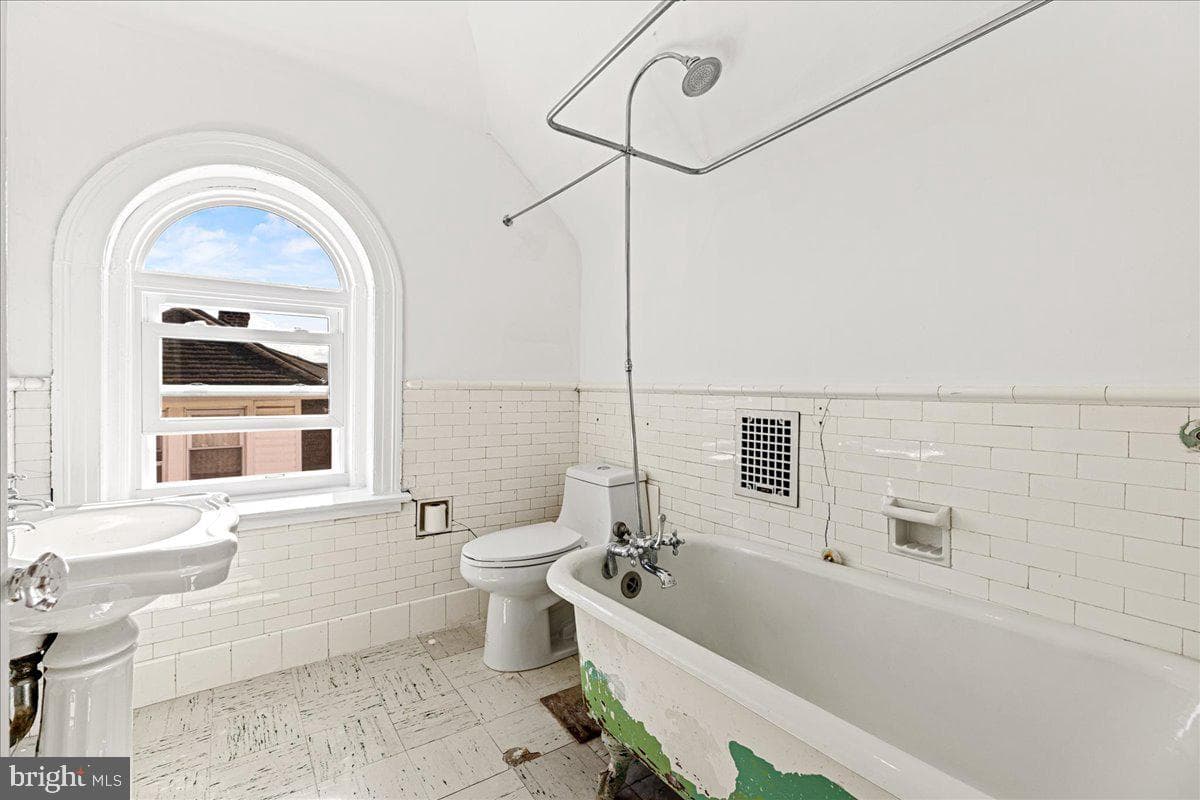 14 N Swarthmore Avenue photo 36