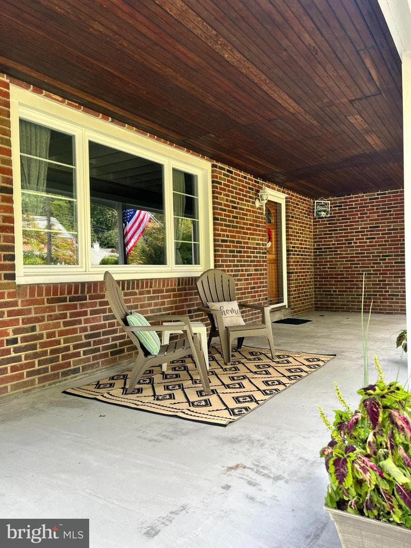 530 Woodglen Road photo 2