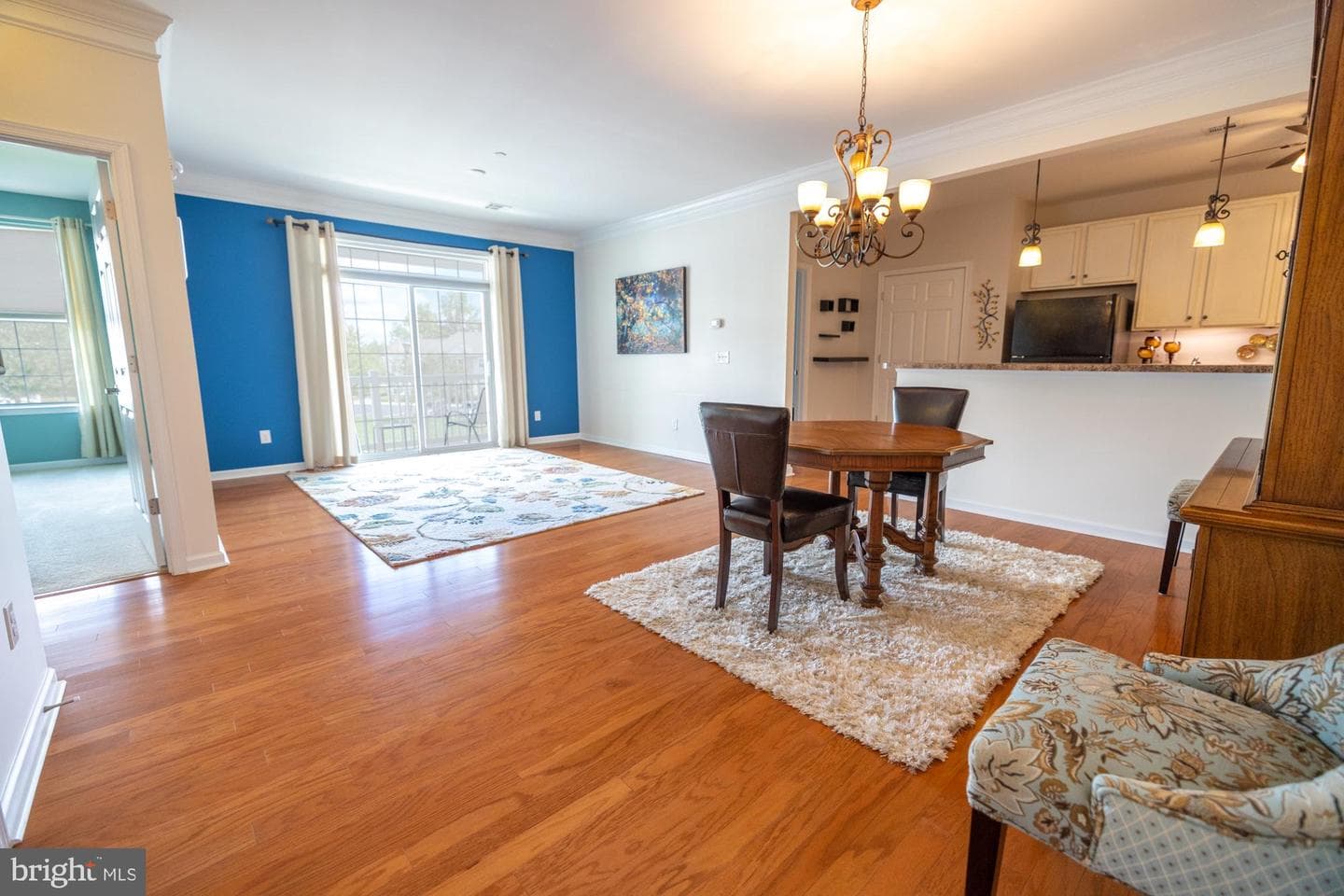 5211 Poplar Street photo 4