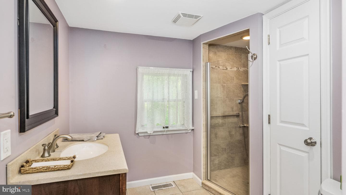 782 Hill Avenue photo 17