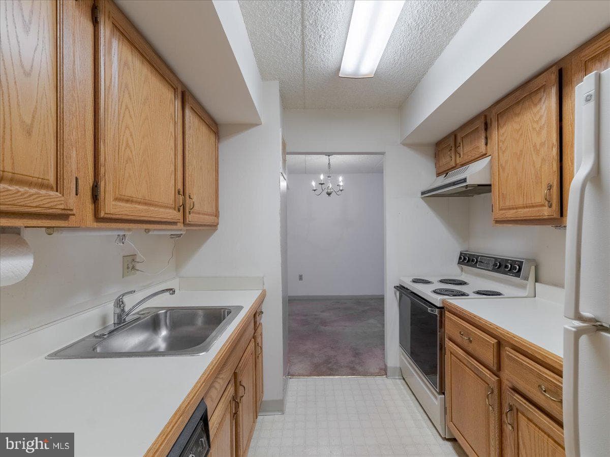 800 Avondale Road #5-0 photo 12
