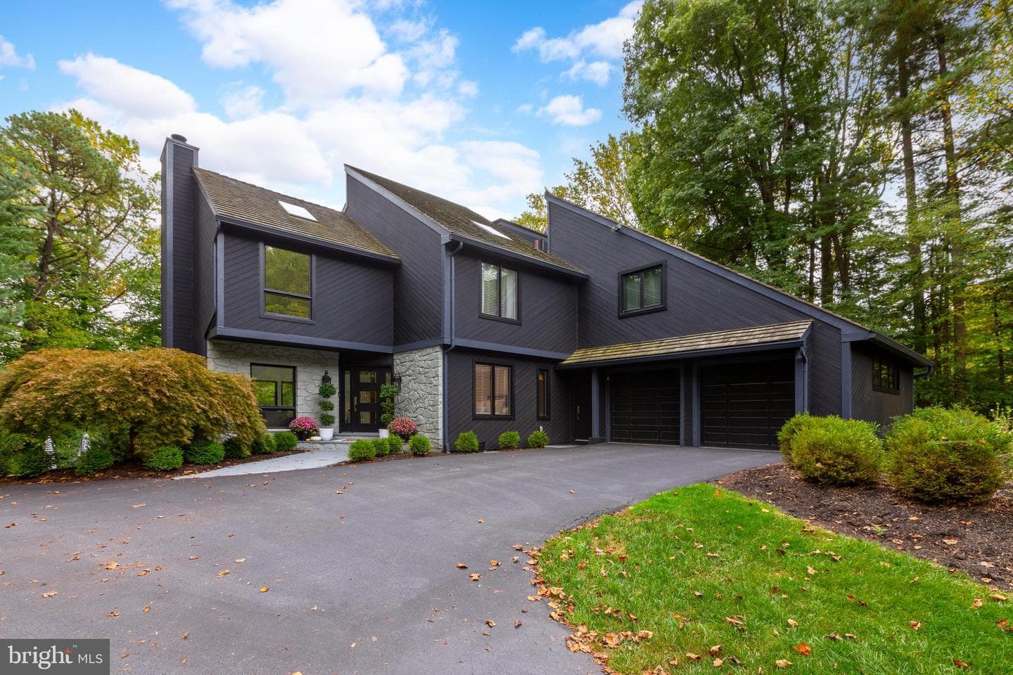 5 Diamond Drive photo 2
