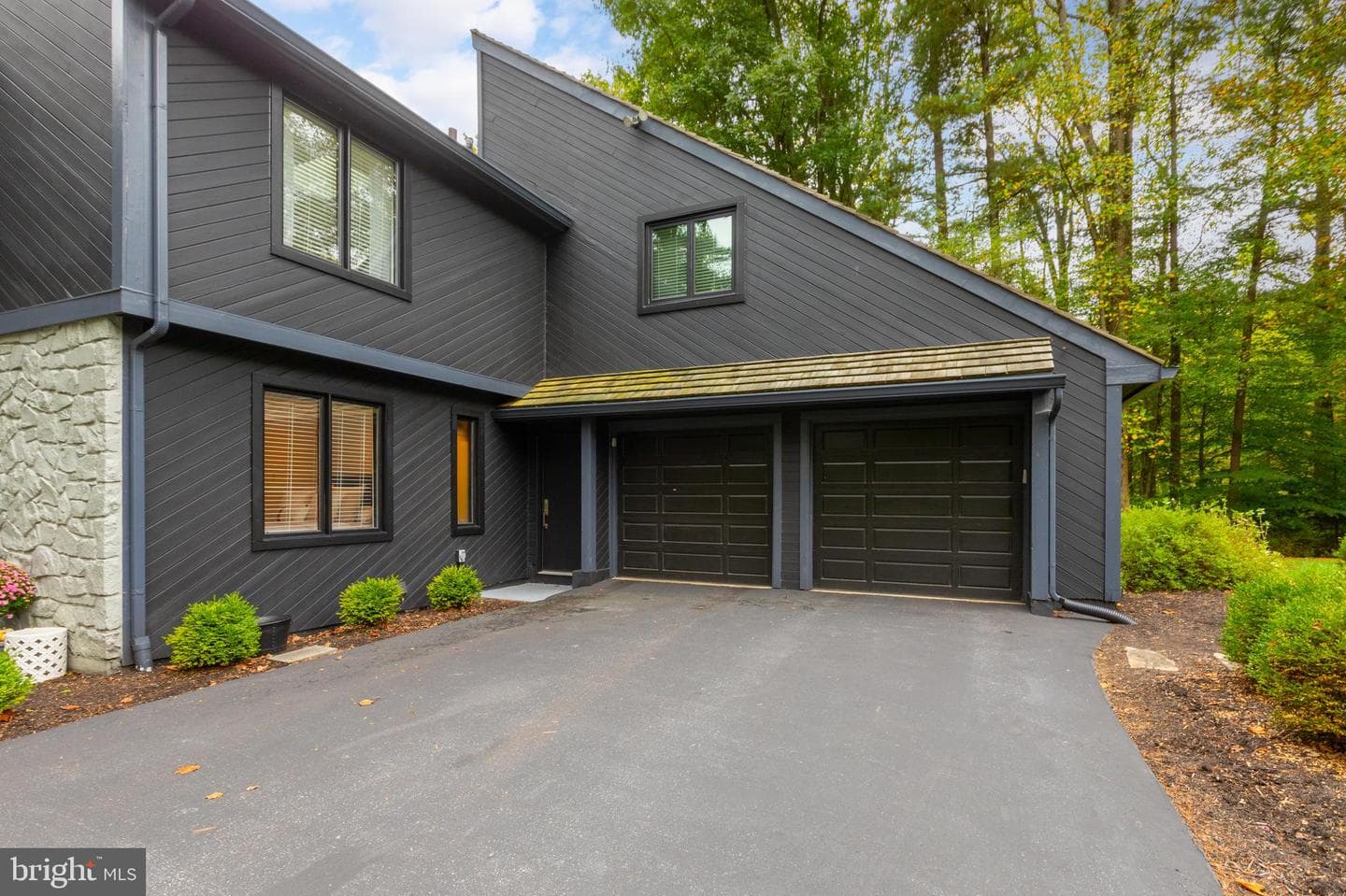 5 Diamond Drive photo 3