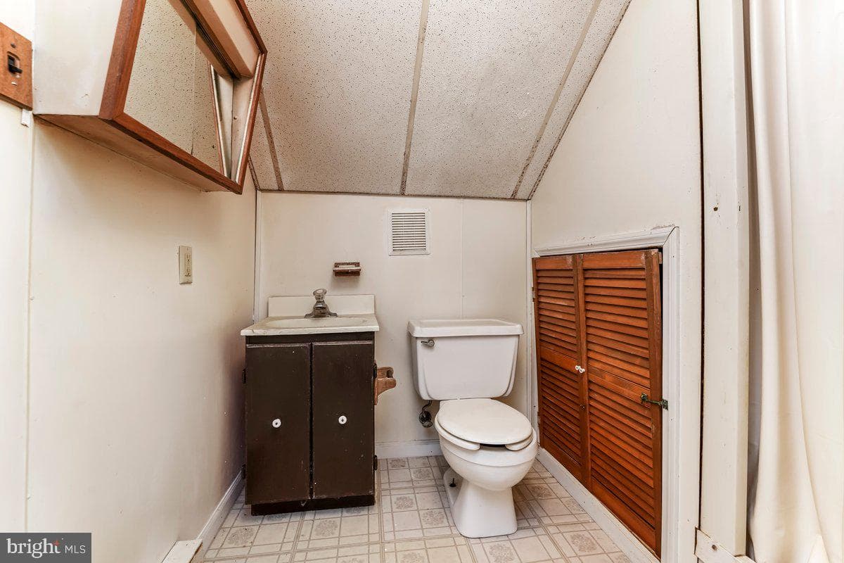 2225 Meetinghouse Road photo 13