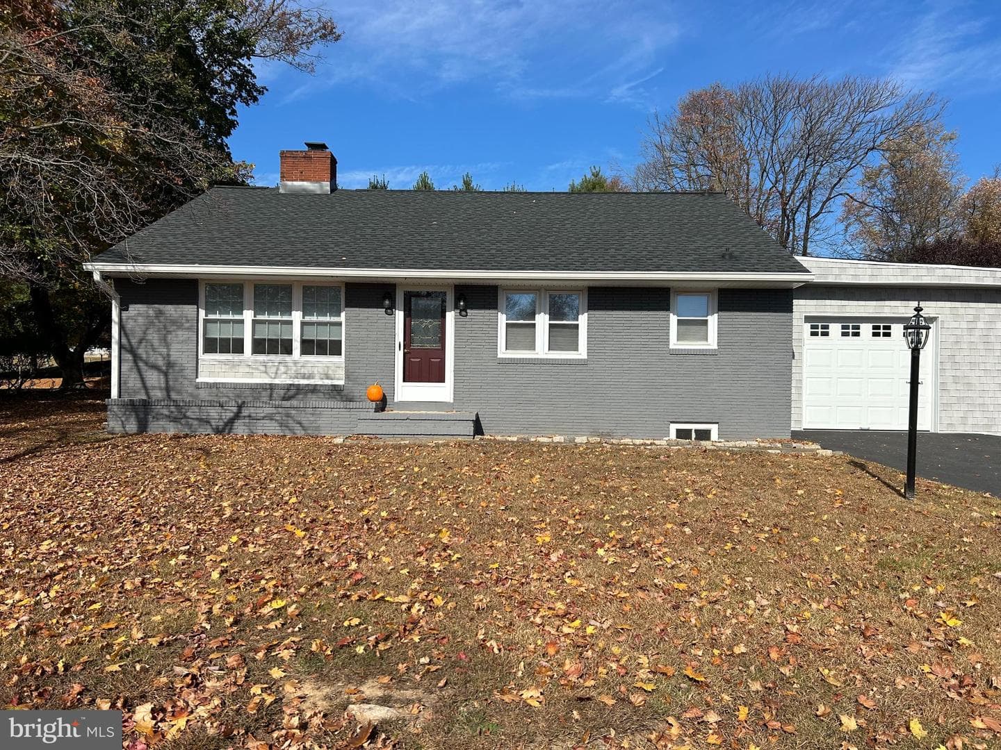 1136 Flora Lane photo 2