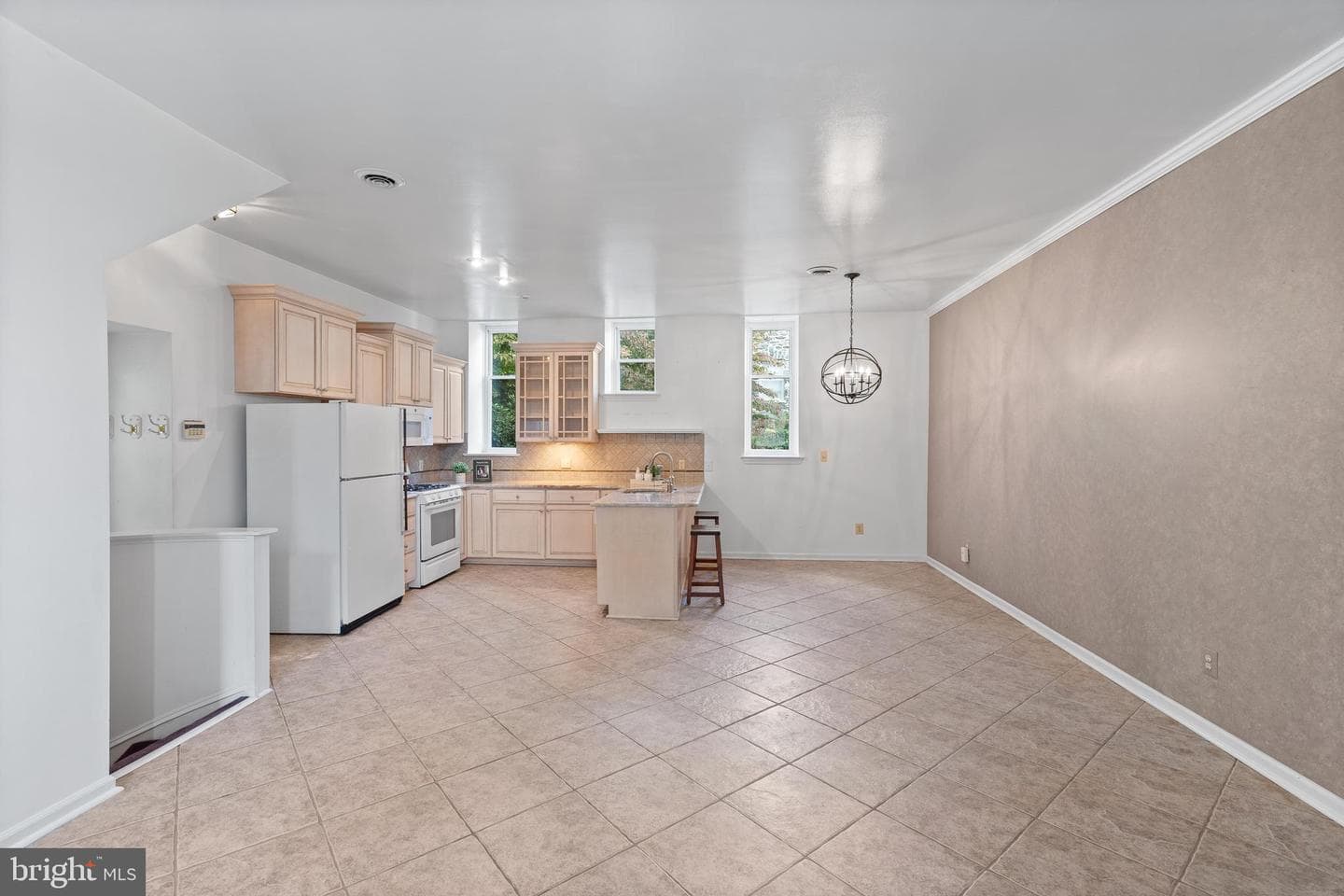 247 Moria Place photo 10
