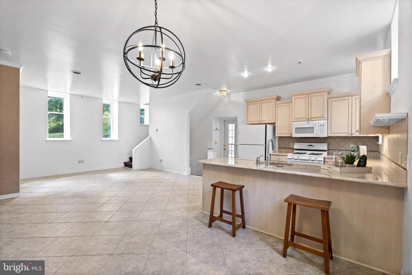 247 Moria Place photo 3
