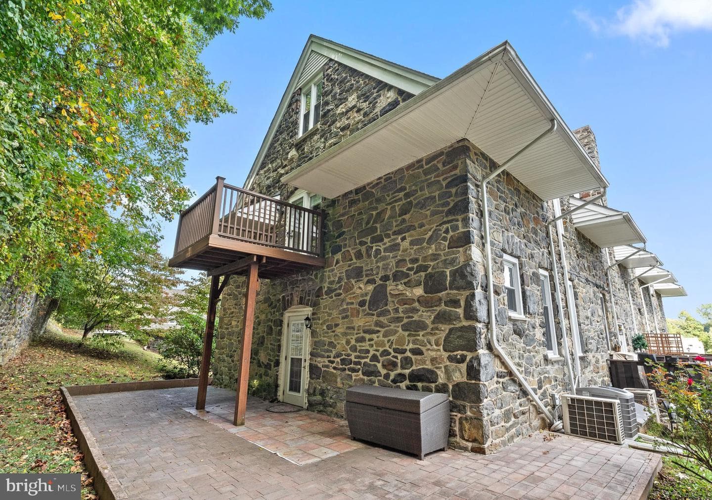 247 Moria Place photo 31