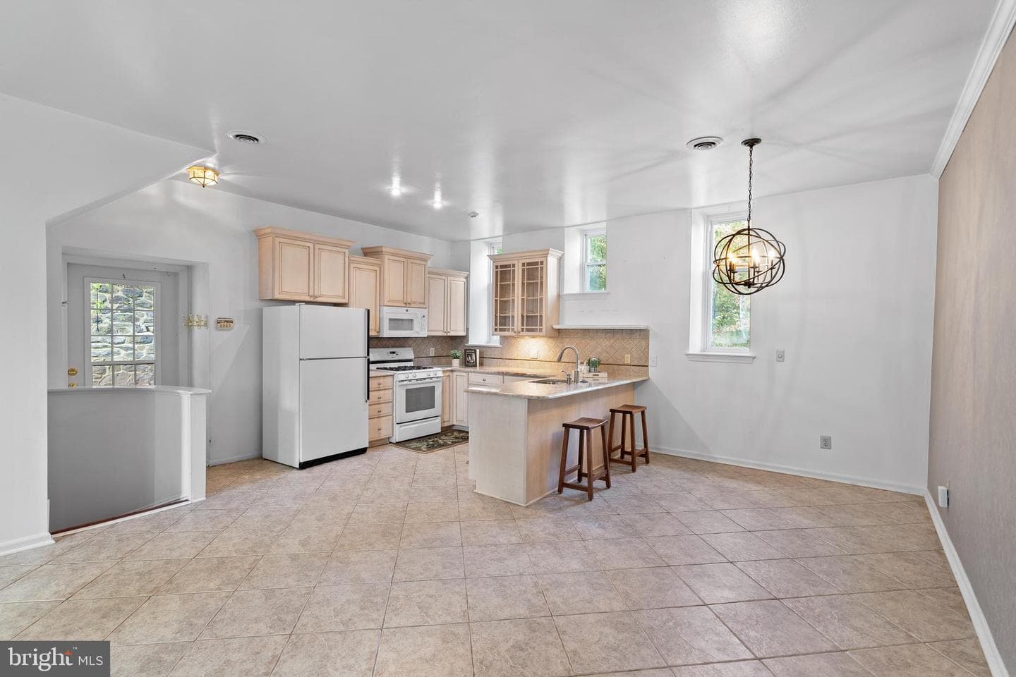 247 Moria Place photo 4