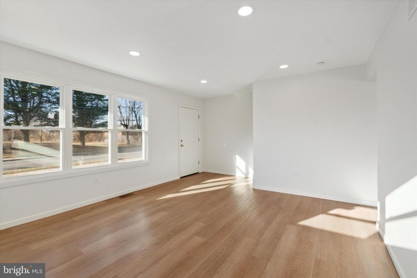 3757 6th Street photo 4