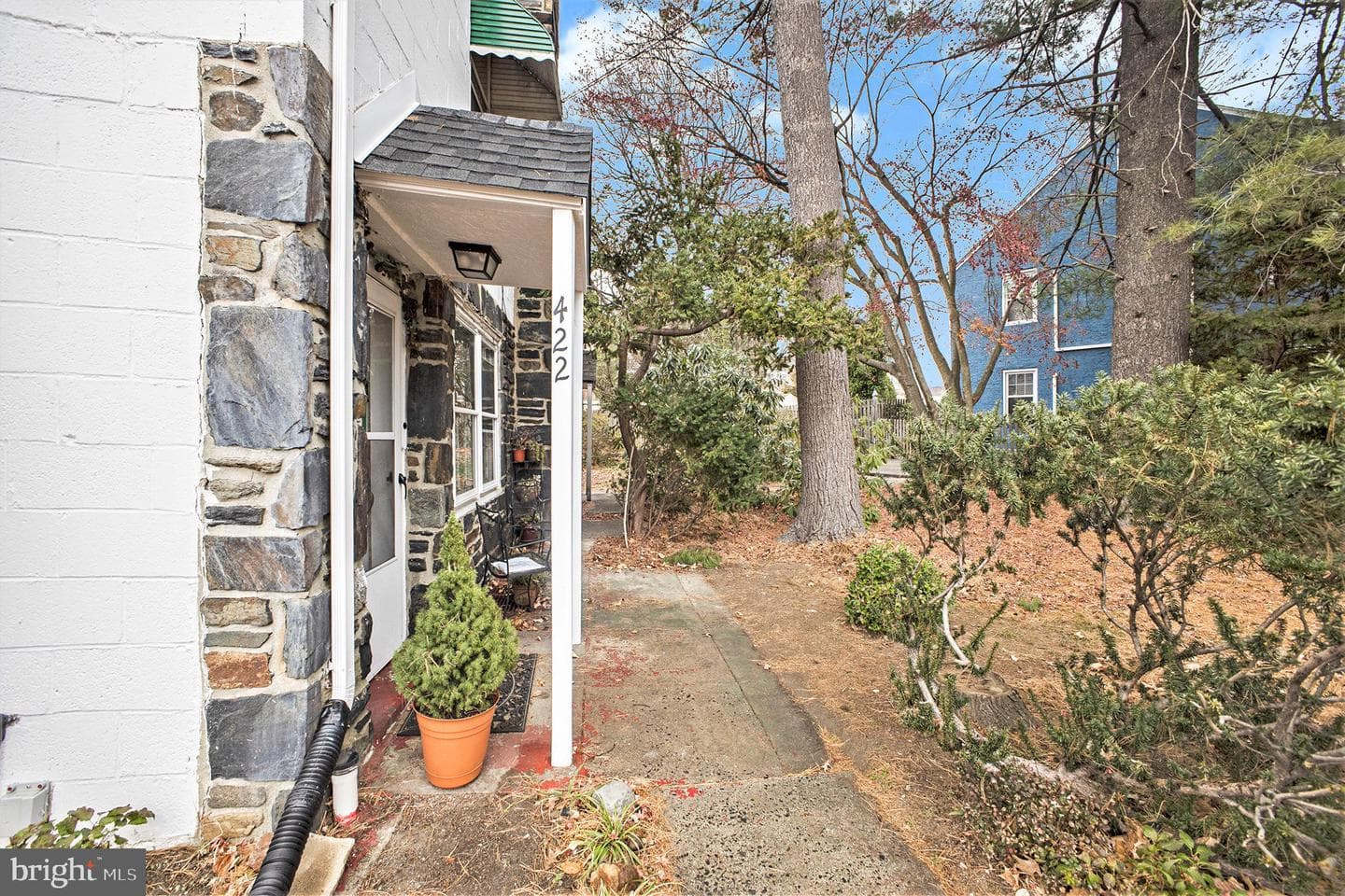 422 Vernon Street photo 8