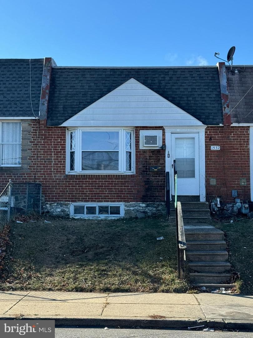 1532 Summit Street photo 2
