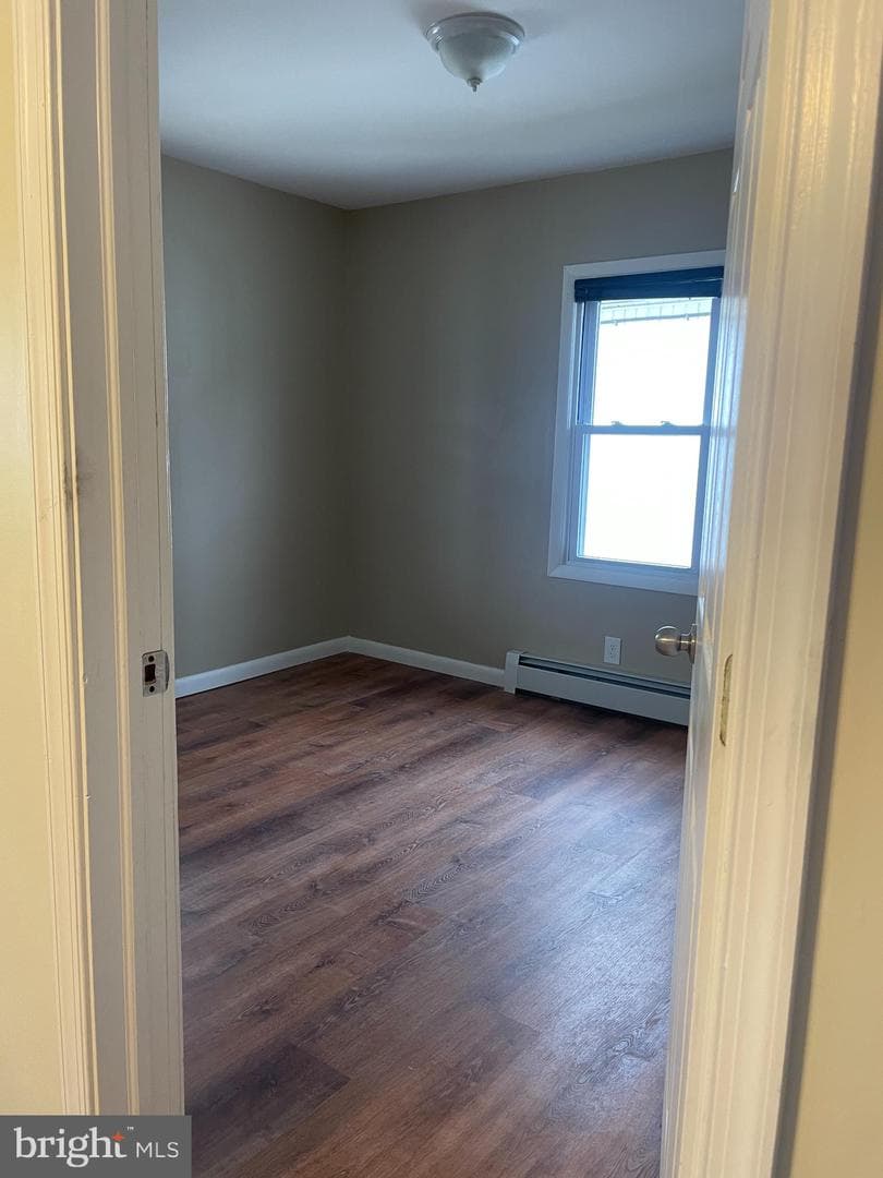 1017 Langley Street photo 3