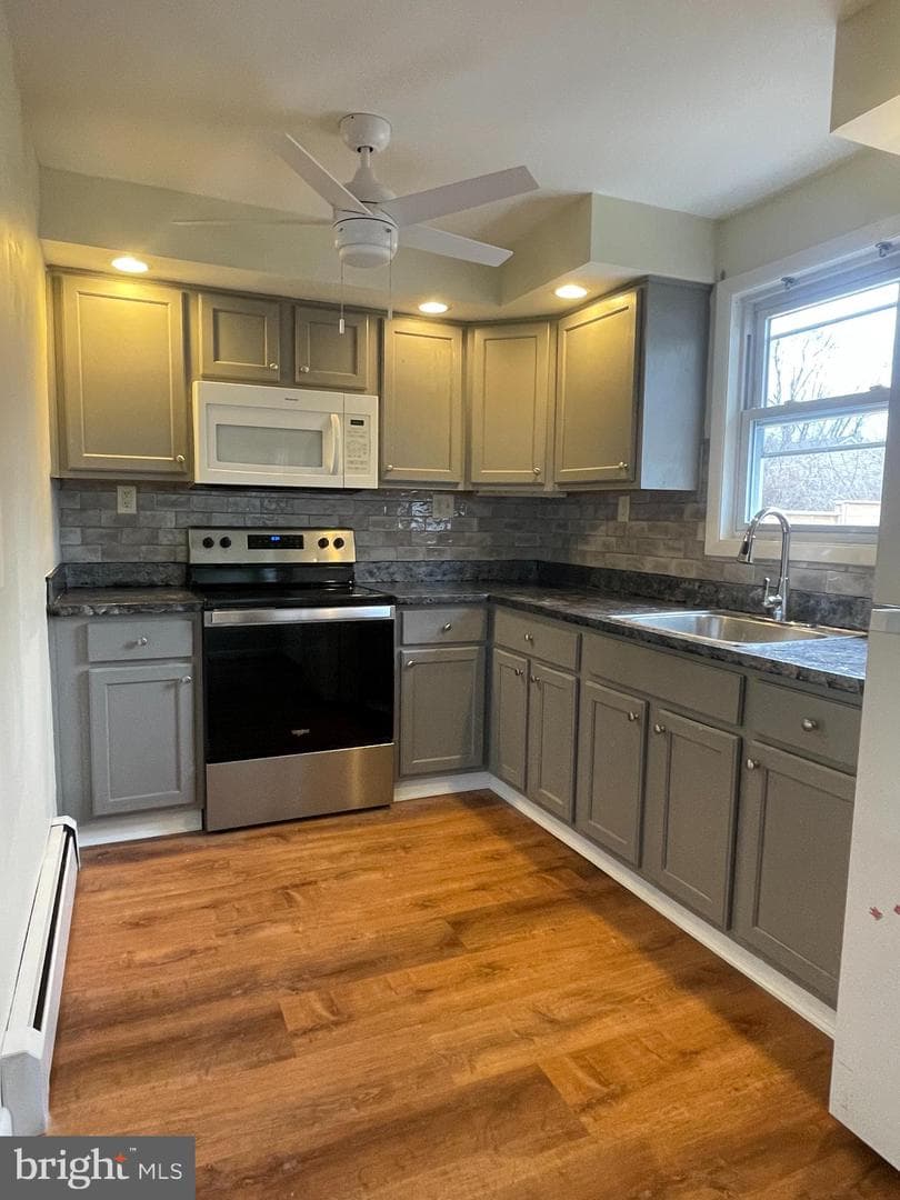 1017 Langley Street photo 9