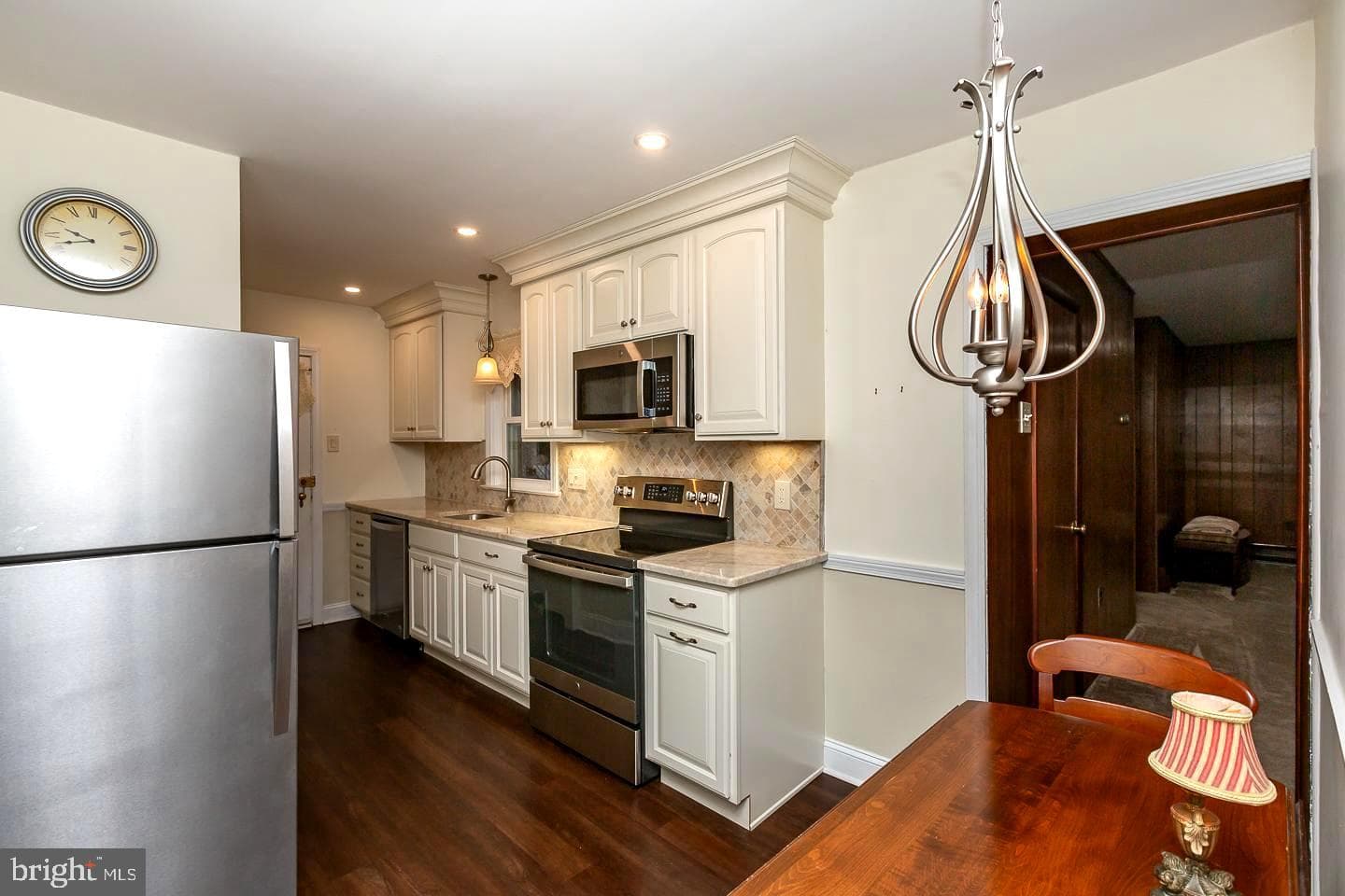 1556 Burmont Road photo 17