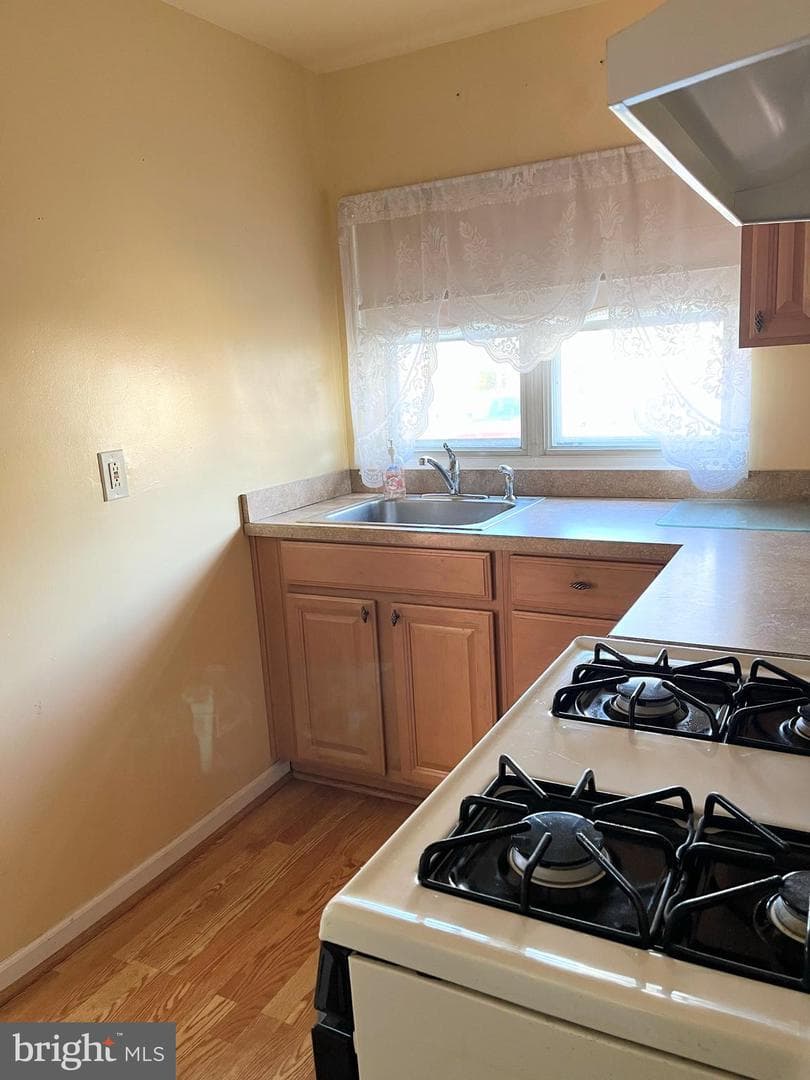 200 W Sylvan Avenue photo 8