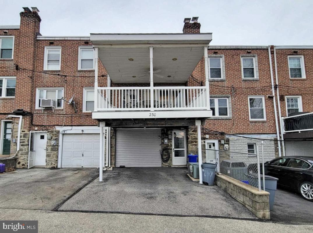 230 W Wyncliffe Avenue photo 10