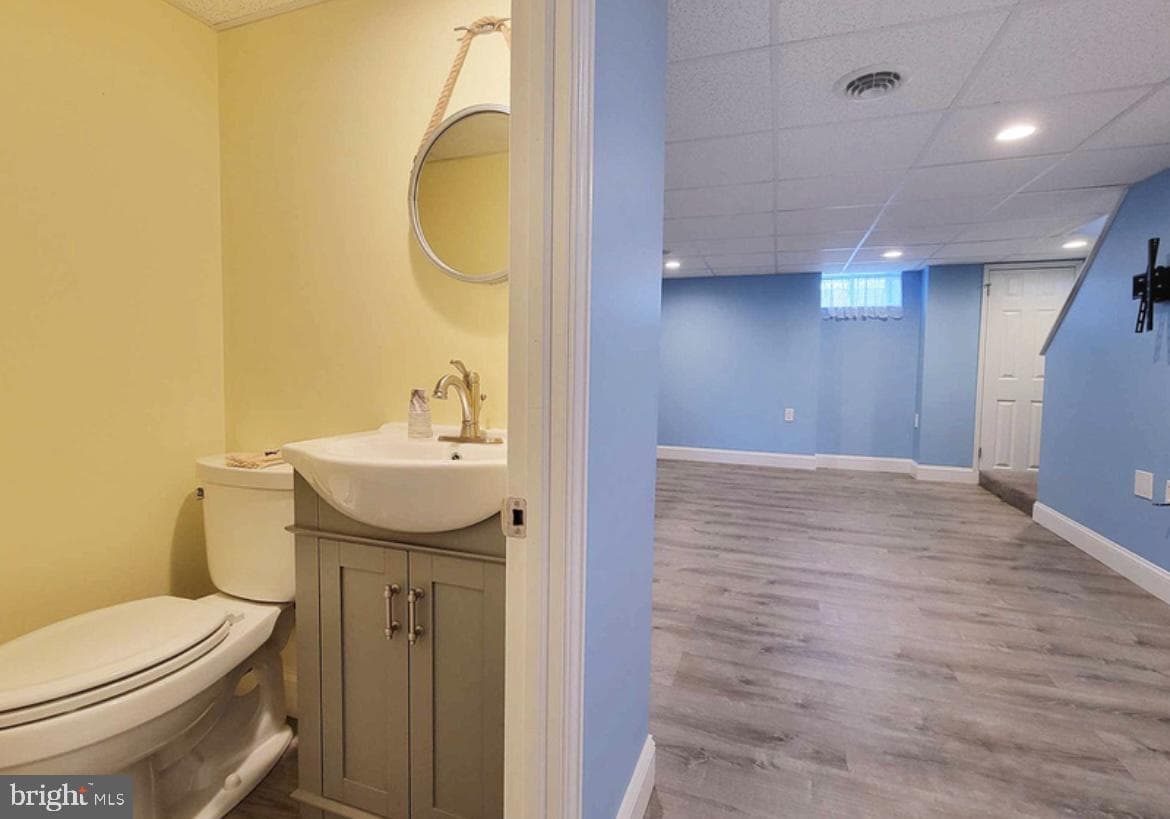 230 W Wyncliffe Avenue photo 13