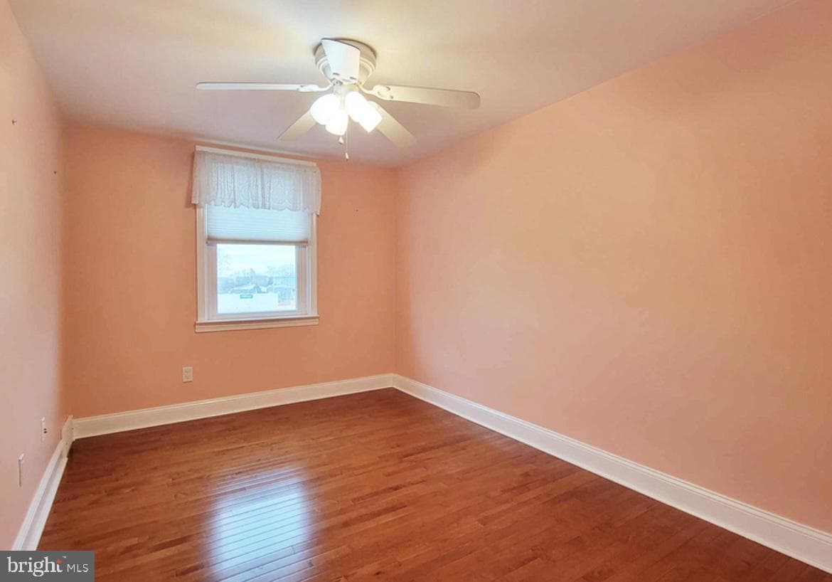 230 W Wyncliffe Avenue photo 22