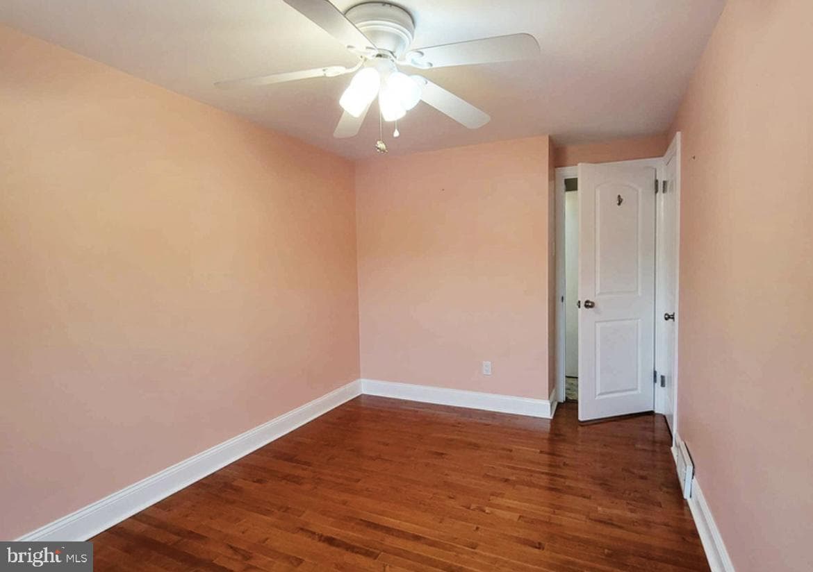 230 W Wyncliffe Avenue photo 23
