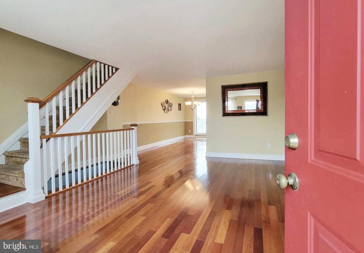 230 W Wyncliffe Avenue photo 3