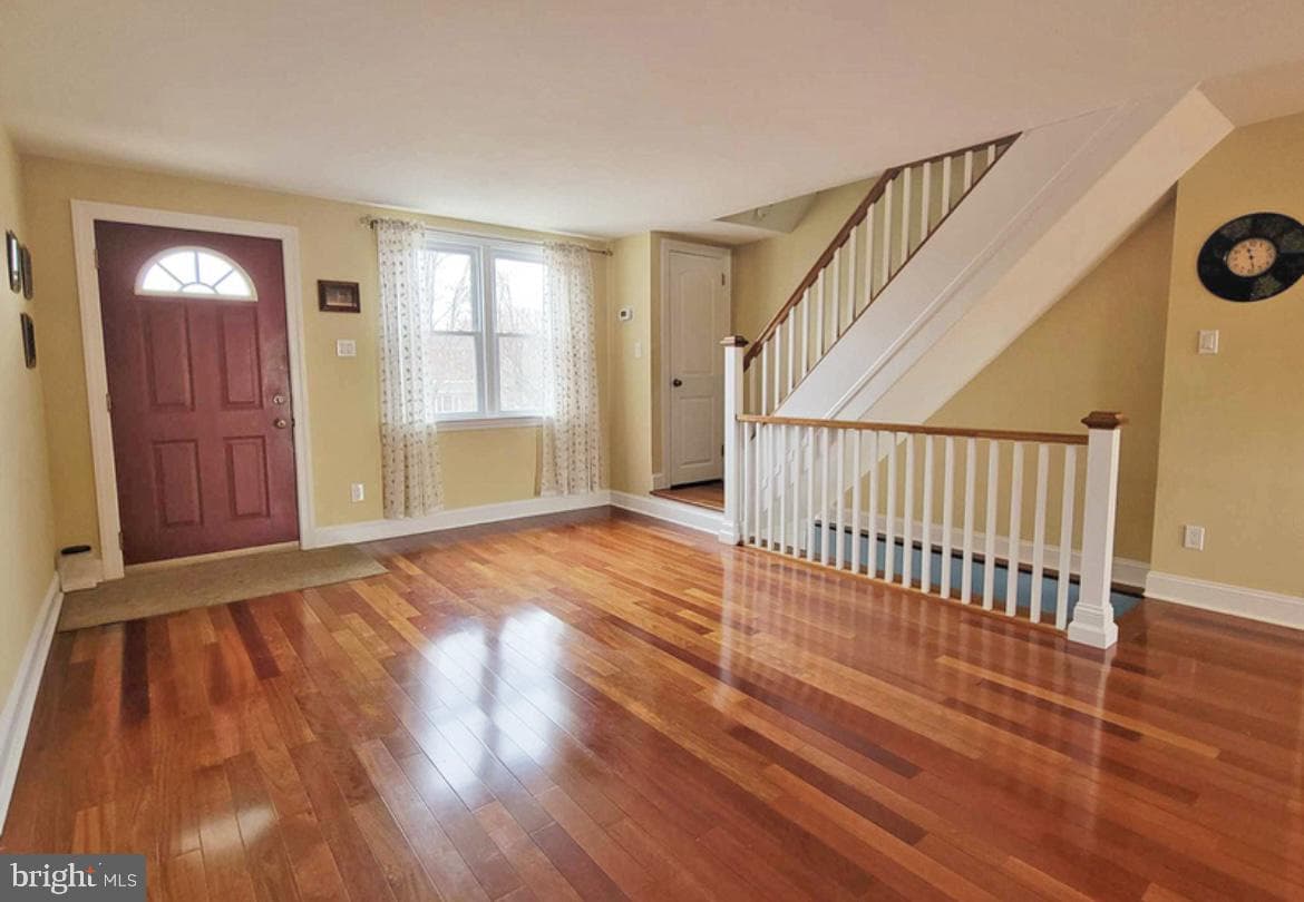 230 W Wyncliffe Avenue photo 4