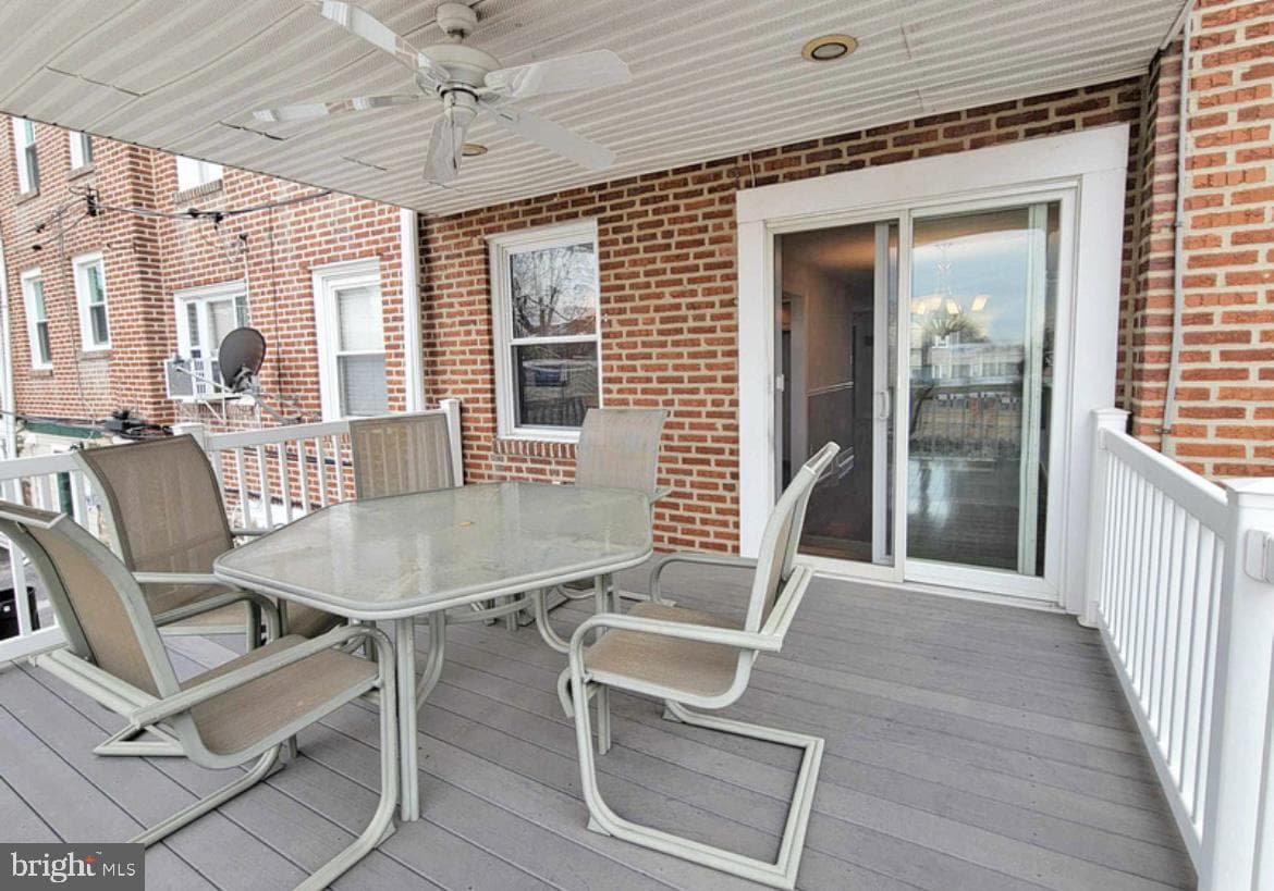 230 W Wyncliffe Avenue photo 9