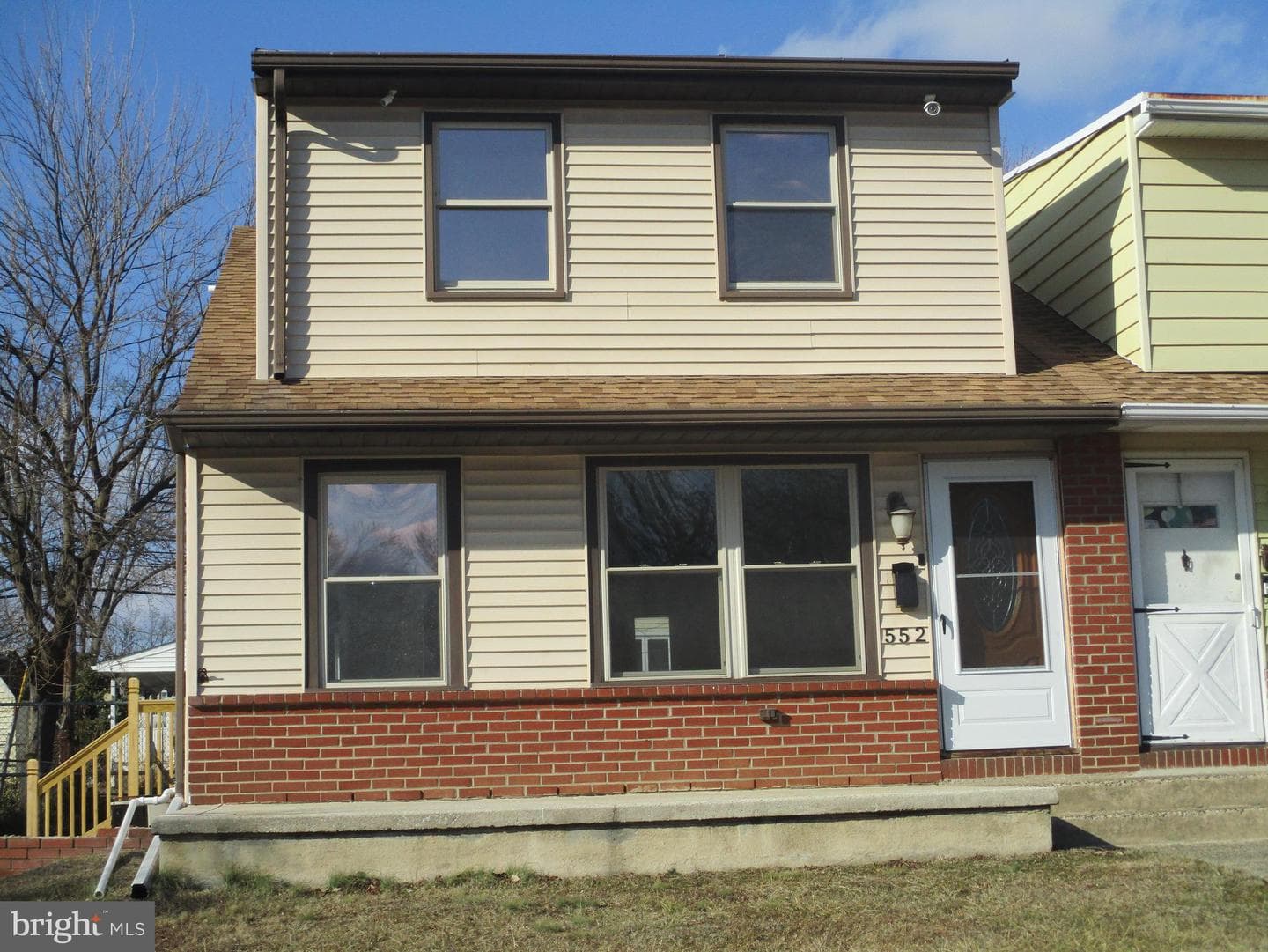 552 E Winona Avenue photo 1