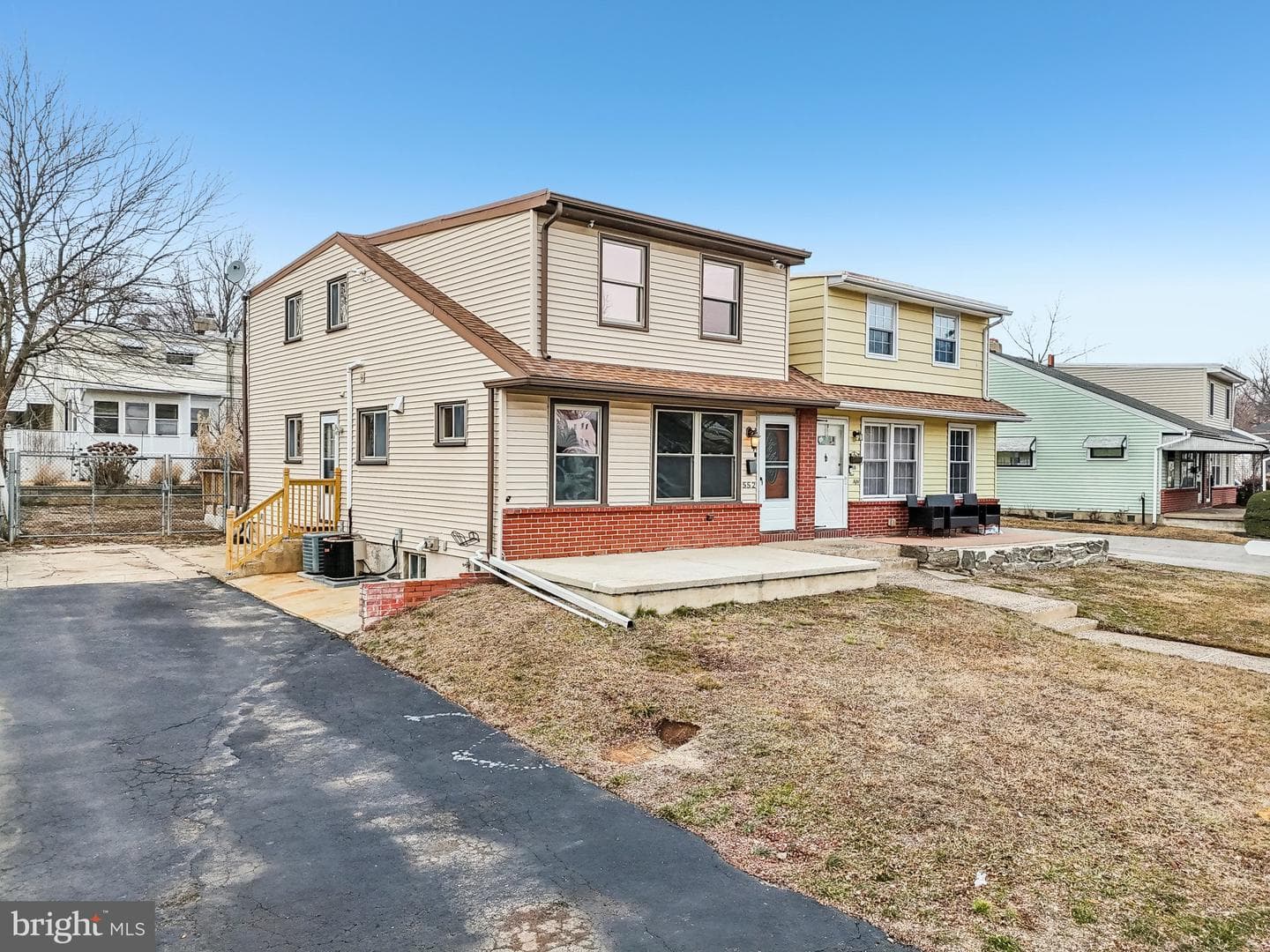 552 E Winona Avenue photo 34