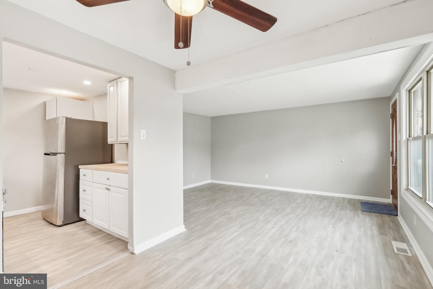 552 E Winona Avenue photo 4