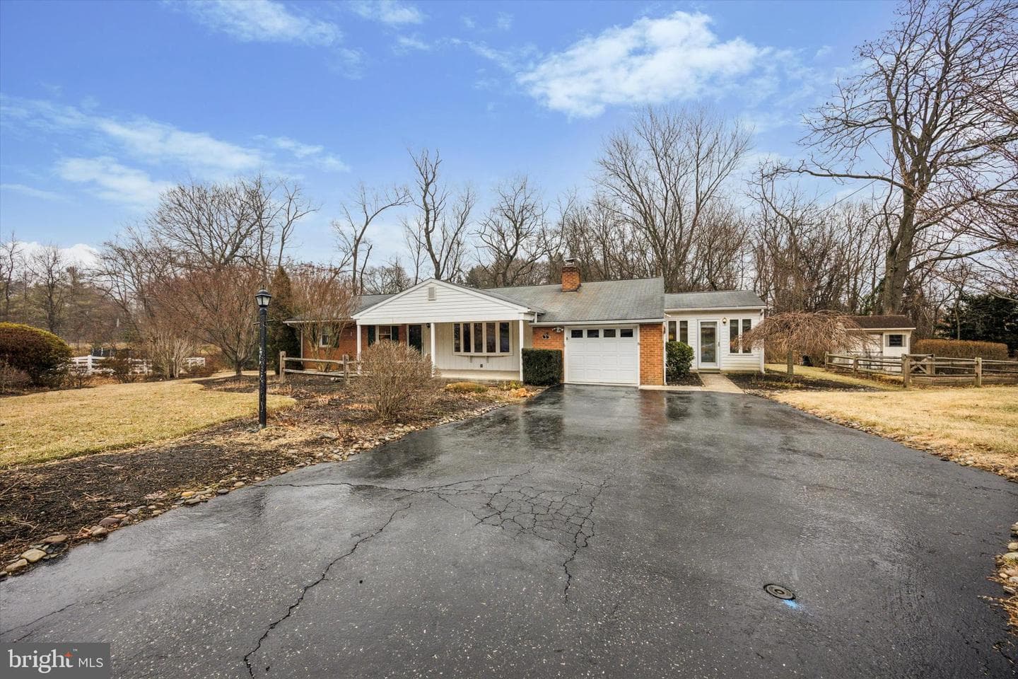 606 Bowers Lane photo 1