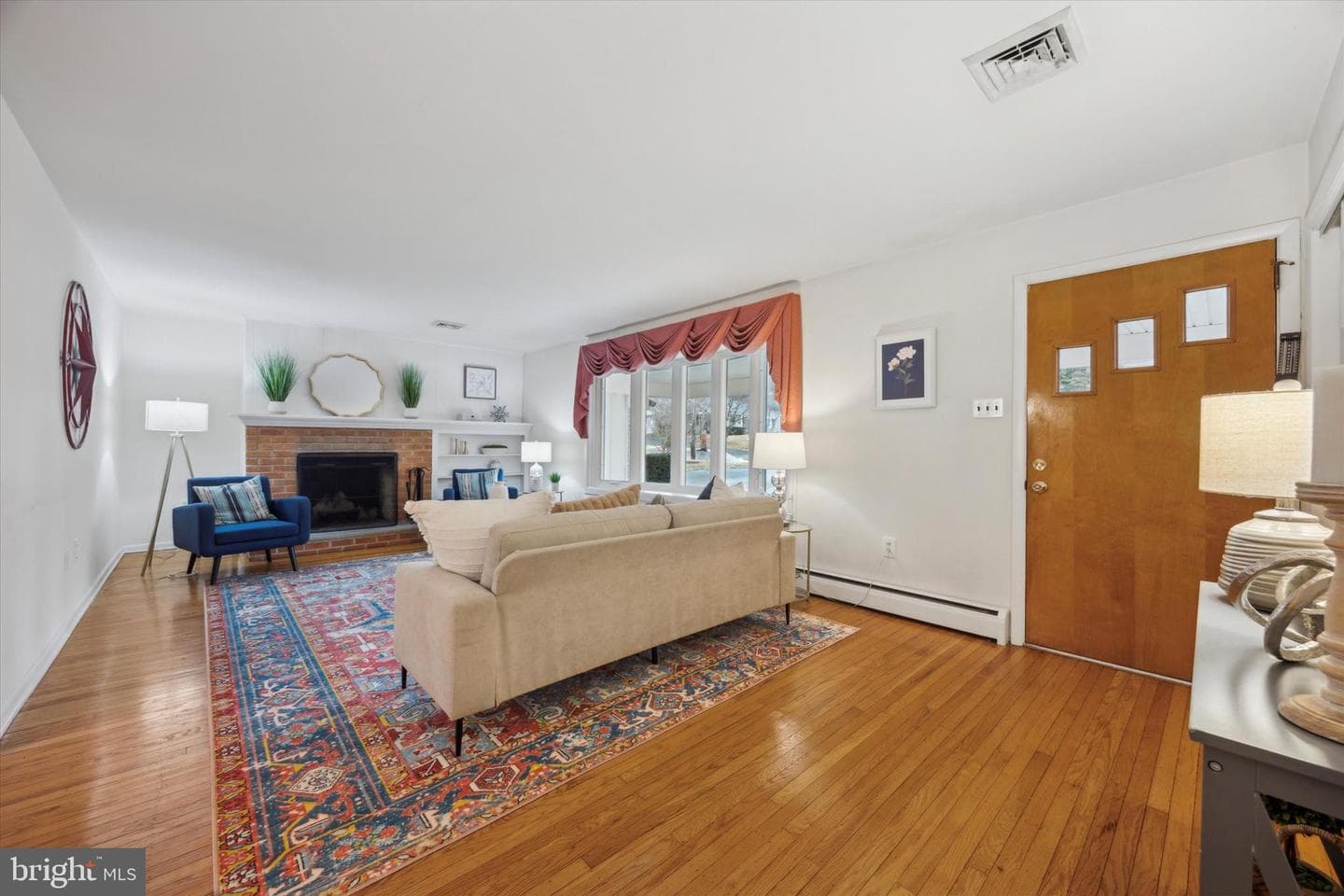 606 Bowers Lane photo 3
