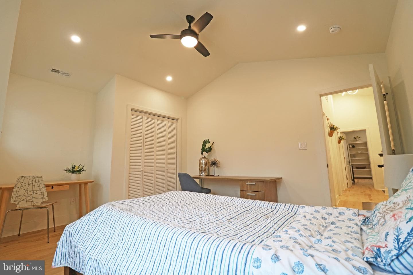 2366 Thomas Avenue photo 10